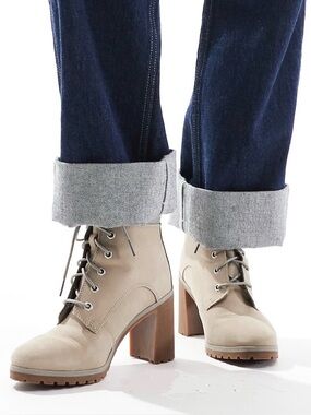 Timberland Women's Allington 6-Inch Lace-Up Boots in the color light taupe